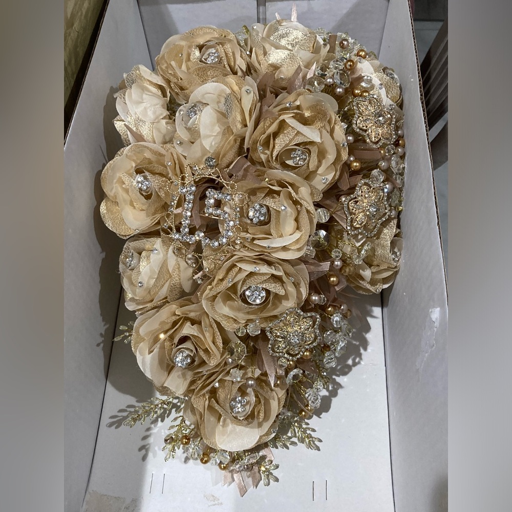 Quinceanera Gold Flower Boquet